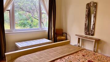 2 bedrooms, desk, iron/ironing board, travel crib