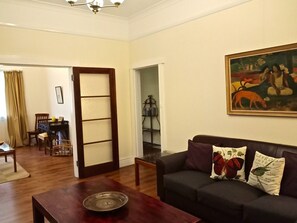 Smart TV, reproductor de DVD, juguetes y libros 