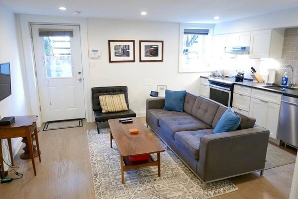 Een televisie en een kantoor