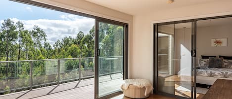 3 bedrooms, iron/ironing board, travel cot, free WiFi