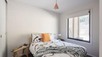 3 bedrooms, iron/ironing board, travel cot, free WiFi