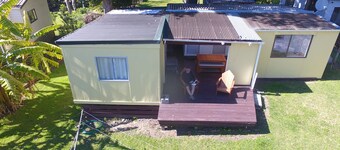 Whanarua Bay Cottages - The Bach