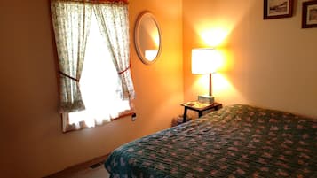 4 bedrooms, iron/ironing board, bed sheets