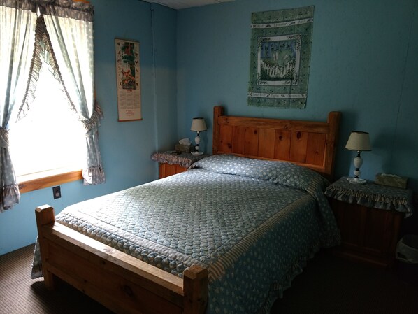4 bedrooms, iron/ironing board, bed sheets