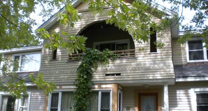 Beautiful Artistic Home Ideal for Acadia National Park and Bar Harbor
VR1R25-151