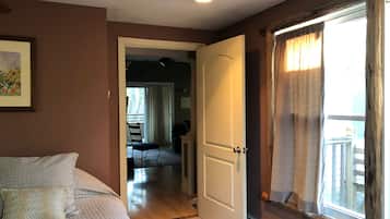 2 sovrum, vÀrdeförvaringsskÄp pÄ rummet och strykjÀrn/strykbrÀda