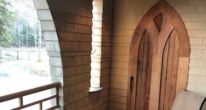 Beautiful Artistic Home Ideal for Acadia National Park and Bar Harbor
VR1R25-151