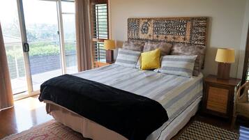 4 bedrooms, desk, iron/ironing board, travel cot