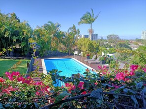 Outdoor pool - Spacious Broadwater family home,  huge  pool &  fantastic views (Labrador)