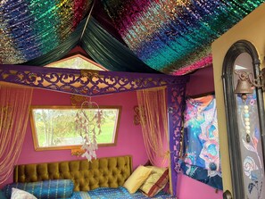 7 makuuhuonetta, silitysrauta/-lauta, pääsy pyörätuolilla