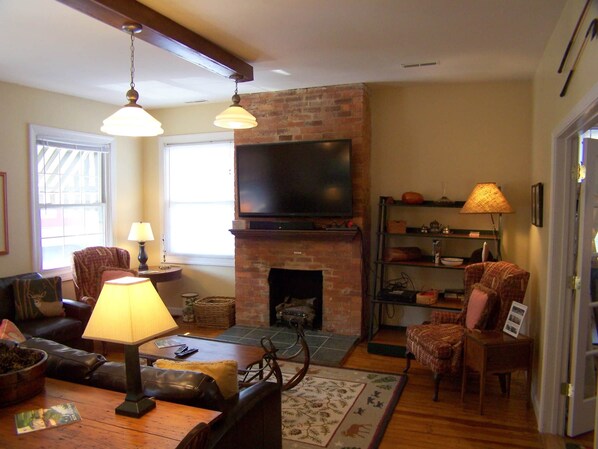 Televisión, chimenea y servicios de streaming 