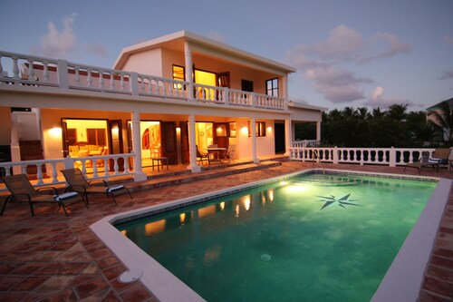 Great Value!  Mainstay Villa @ Elsie Bay.  Ocean Front!  Mieten als 1, 2, oder 3 BR