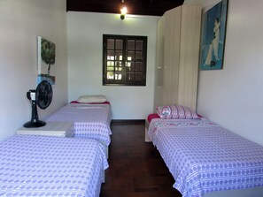 3 bedrooms, desk, iron/ironing board, free WiFi