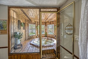 Spa - 650ft Waterfront, Fast Fiber WiFi, Fall Weekends are booking, Boat/Jets ski too (Mineral)