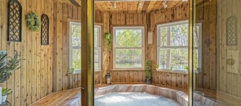 650ft Waterfront Paradise, Fast Fiber WiFi, Perfect for 2+ Families