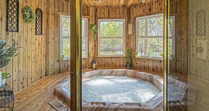 650ft Waterfront Paradise, Fast Fiber WiFi, Perfect for 2+ Families