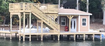 650ft Waterfront, Fast Fiber WiFi, Fall Weekends are booking, Boat/Jets ski too