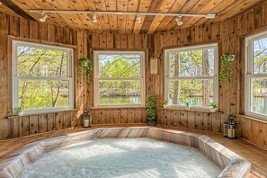 Interior - Take a break!! Off Season Weekend Special Fri/Sat/Sun, 1,250 all inclusive. (Mineral)