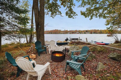 Lakefront Cabin w/ Private Beach, Dock, AC, 4 Boats, Sauna