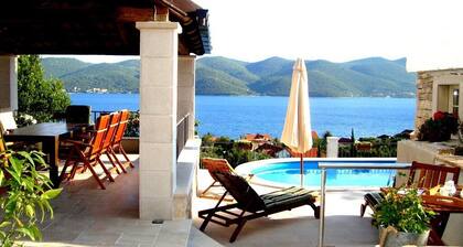 Villa with fascinating sea view ,oasis of peace idealf or relaxing ho