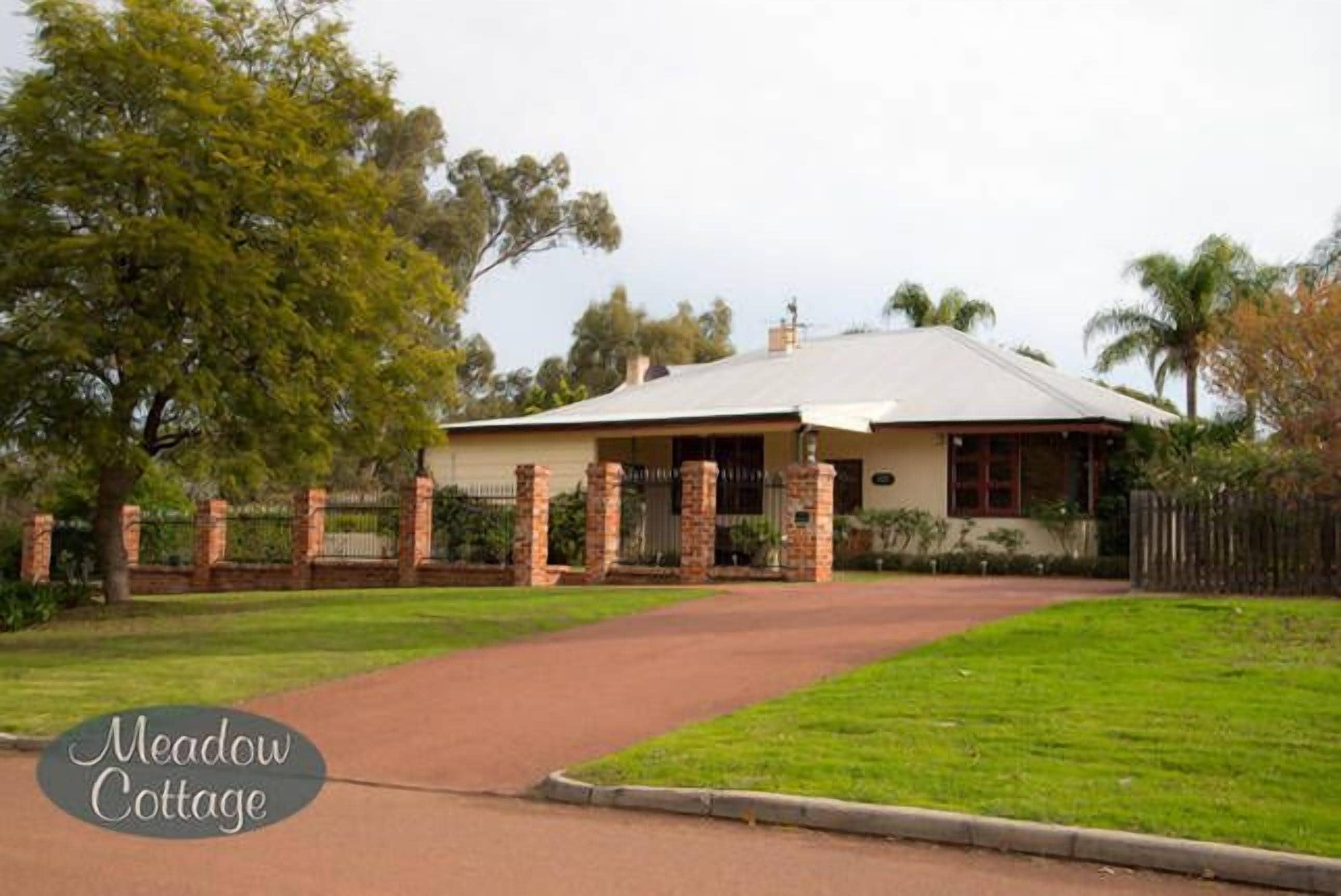 Priv House+Pool+Wi-Fi+10 min from Perth & Wineries