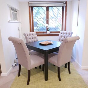 Dining - Charming City Centered Walk to Zoo! (Washington)