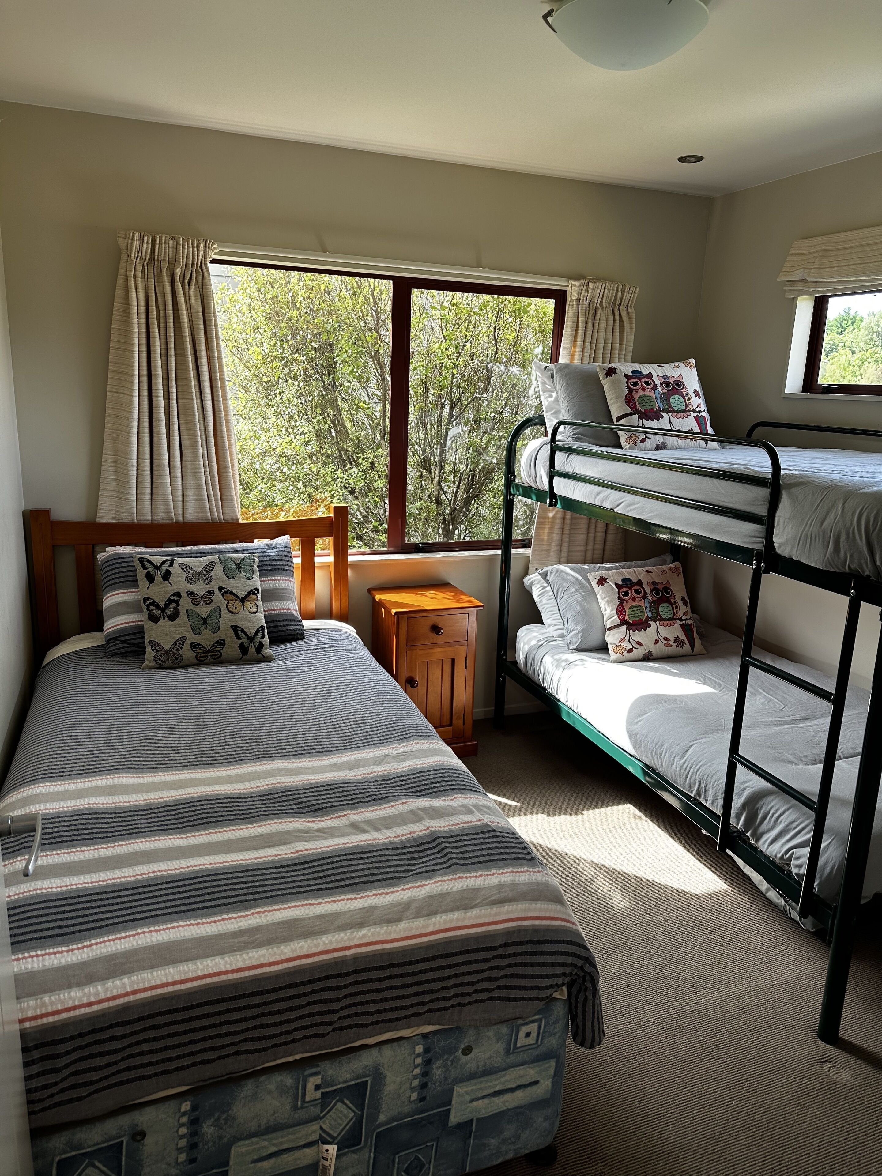 3 soverom, strykejern/-brett og sengetøy