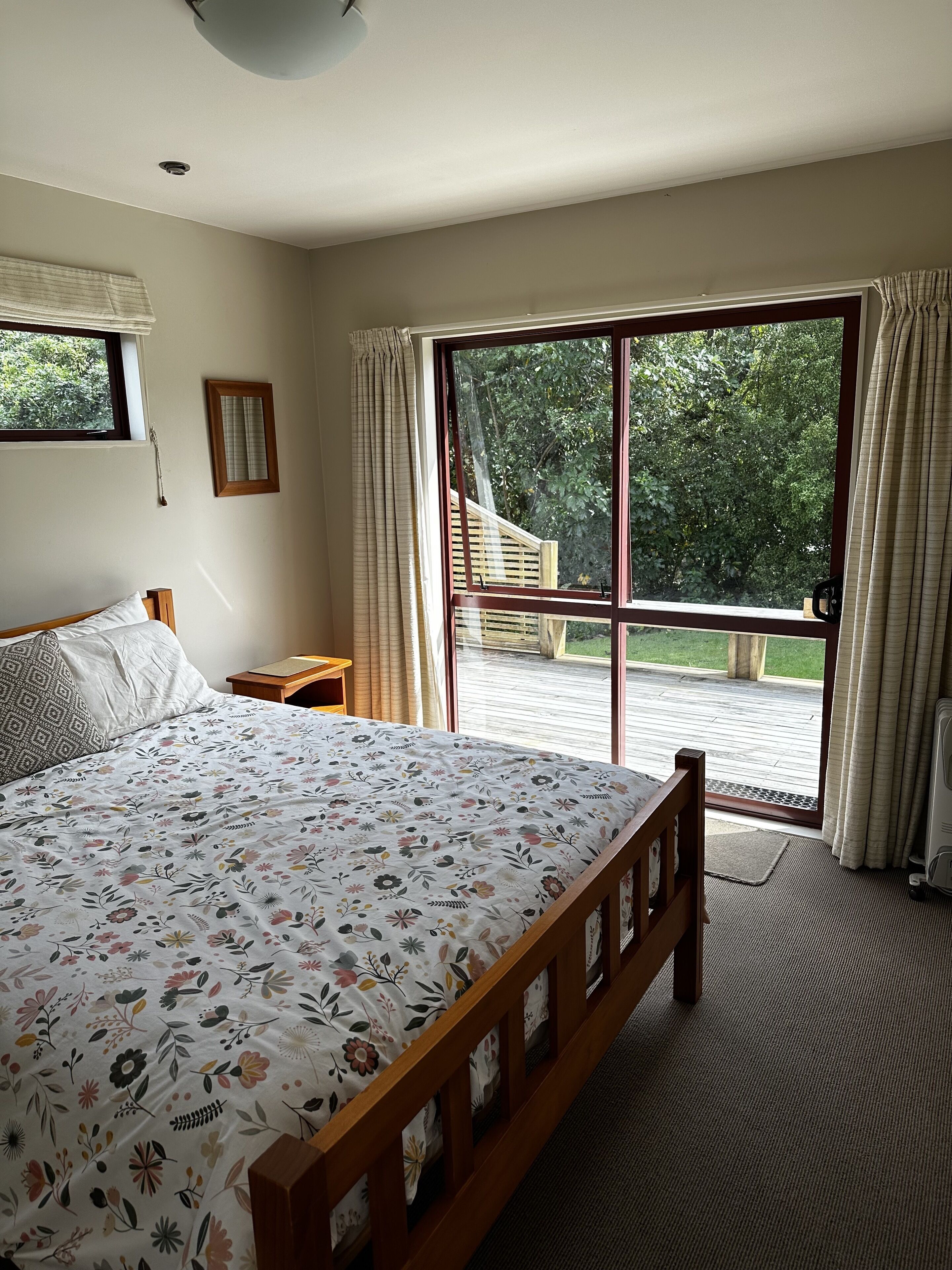 3 bedrooms, iron/ironing board, bed sheets