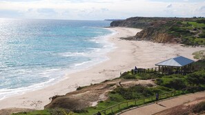 Beach nearby - The ReTrO Beach Shack. 1 house from beach, WiFi, Arcade Machine,  Walk to cafes (Aldinga Beach)