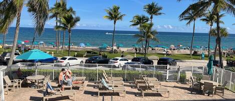 Utendørsbasseng og et oppvarmet basseng