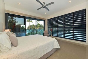 3 bedrooms, iron/ironing board, WiFi, bed sheets - Esplanade Villa Port Douglas - Perfect location (Port Douglas)