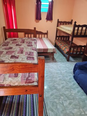 2 Schlafzimmer, Schreibtisch, Bügeleisen/Bügelbrett, kostenloses WLAN