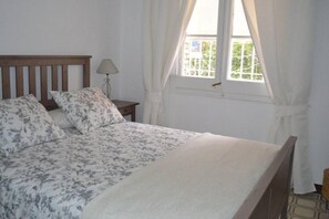 1 chambre, fer et planche Ă repasser, Wi-Fi, draps fournis