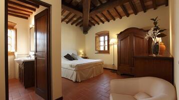 9 chambres, coffres-forts dans les chambres, bureau