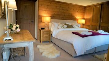 5 Schlafzimmer, Zimmersafe, Bügeleisen/Bügelbrett, WLAN