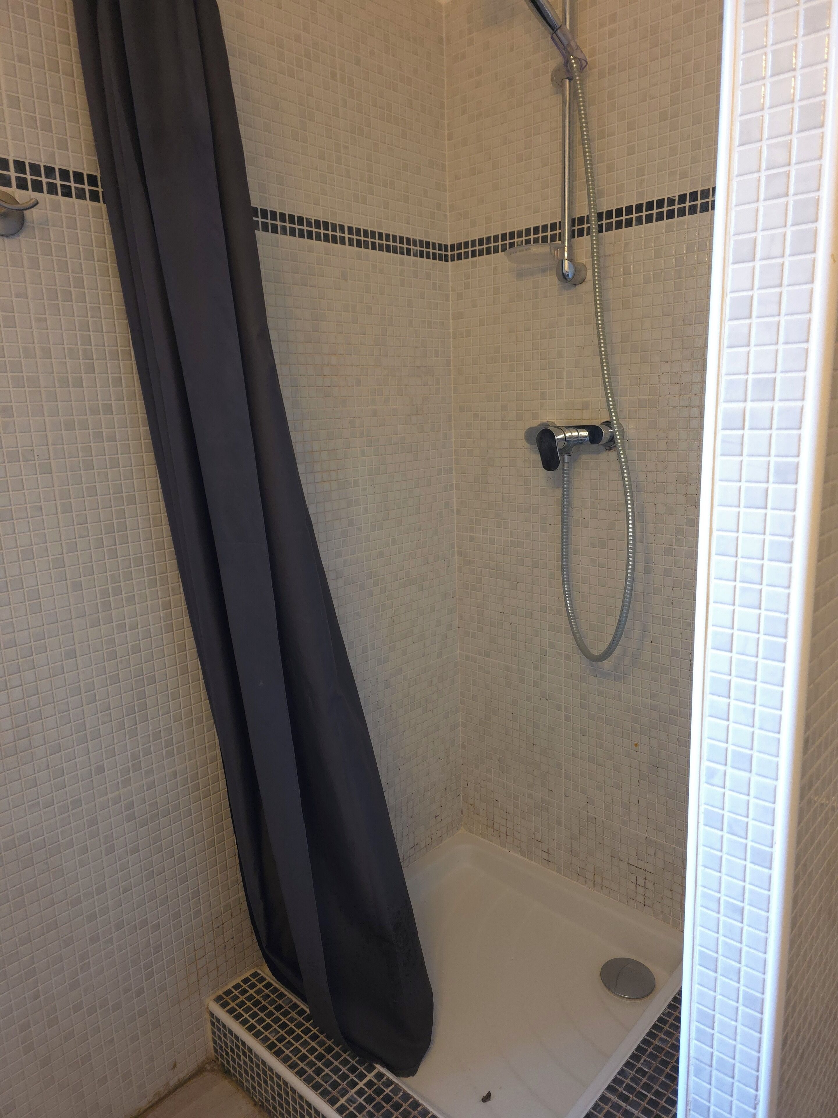 Douche, serviettes fournies