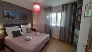 2 chambres, coffres-forts dans les chambres, bureau