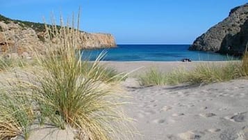 Una spiaggia nelle vicinanze