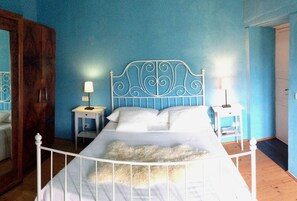 2 habitaciones, escritorio, tabla de planchar con plancha y wifi gratis 