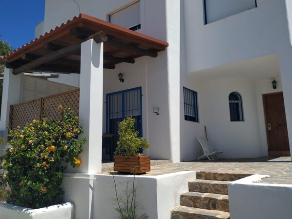 Exterior - House and garden, quiet area, near the beach (San Jose)
