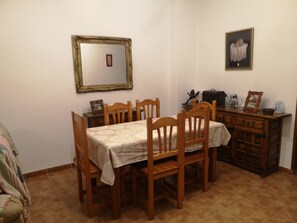 Dining - House and garden, quiet area, near the beach (San Jose)