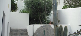 House and garden, quiet area, near the beach