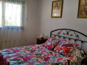 3 bedrooms, iron/ironing board, travel crib, free WiFi - House and garden, quiet area, near the beach (San Jose)