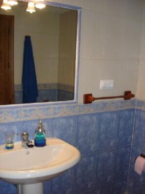 Bathtub, hair dryer, towels - House and garden, quiet area, near the beach (San Jose)