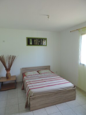 1 bedroom, iron/ironing board, free WiFi, bed sheets - February 9 f conditioning overlooking the Caribbean Sea (Trois Rivieres)