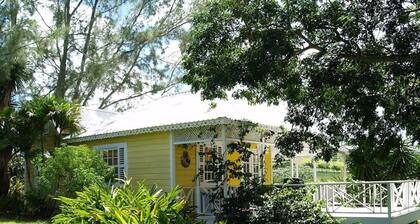 Gingerbread Cottage 2 bed with pool, seaviews, Nr Holetown St. James