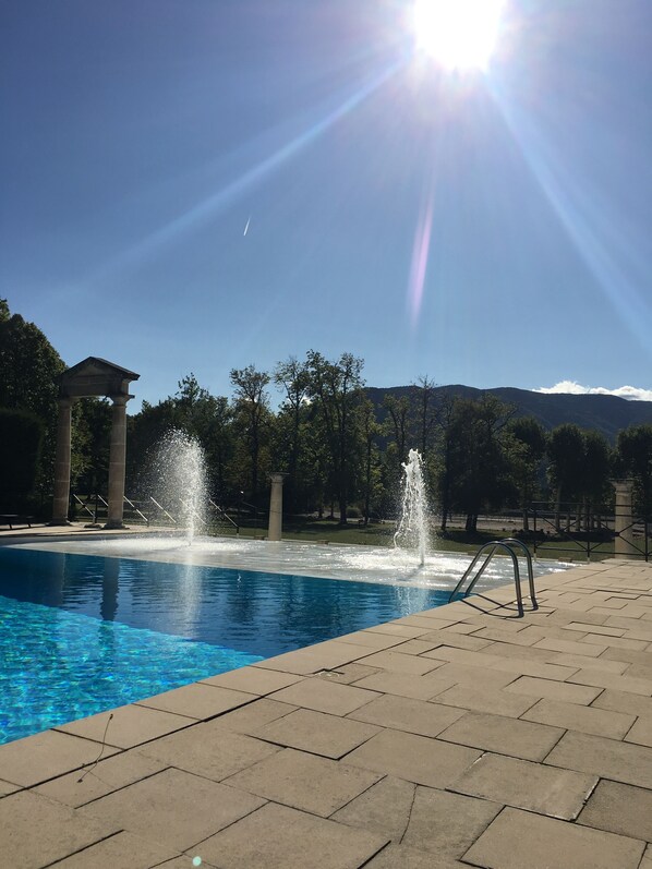 حمّام سباحة خارجي