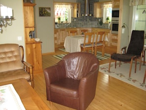 TV, fireplace, DVD player, stereo - Lovely cottage in Juleboda a short walk from the fine sandy beach. (Degeberga)