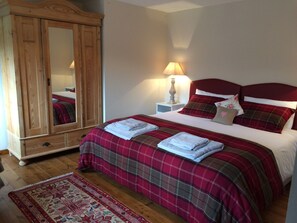 1 bedroom, WiFi, bed sheets - Fantastic situation on the edge of the Brechfa Forest. (Brechfa)