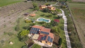 A residential property with a swimming pool, solar panels, and a well-maintained garden. - Daniele House - Relaxation and Volcanic Water under the Stars Occasum (Canino)